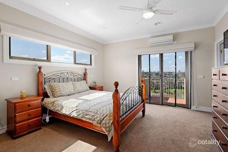 Property photo of 1 Lupin Court Gowanbrae VIC 3043