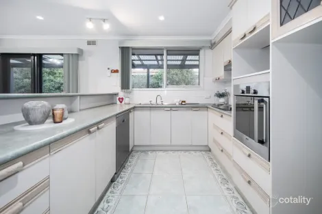 Property photo of 24 Akma Court Taylors Lakes VIC 3038