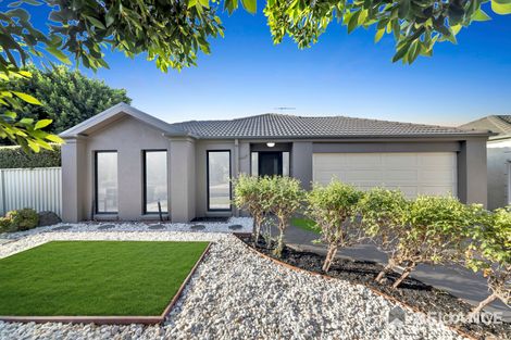 16 Moreton Cl, Caroline Springs, VIC 3023