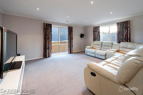 Property photo of 11 Tallis Grove Doreen VIC 3754