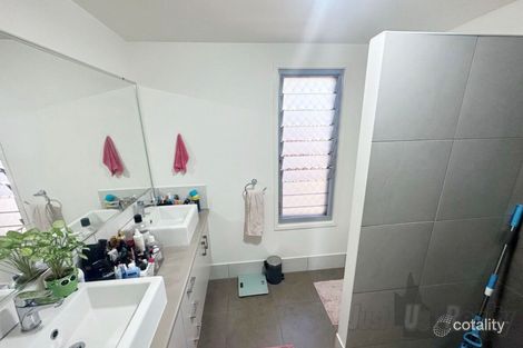 Property photo of 8 Sweetwater Court Ashfield QLD 4670