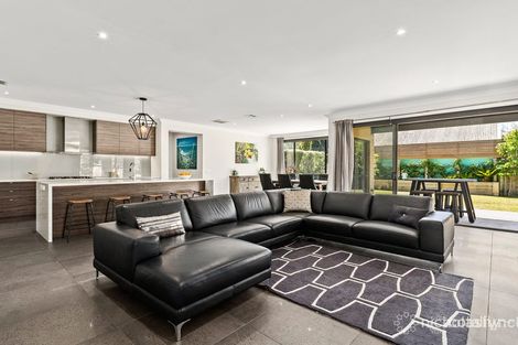 Property photo of 2 Hillside Grove Frankston South VIC 3199