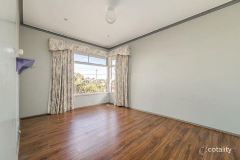 Property photo of 19 Banool Quadrant Doncaster East VIC 3109