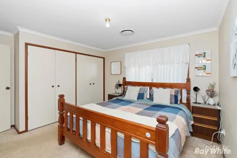 Property photo of 17 Warrambool Crescent Glenfield Park NSW 2650