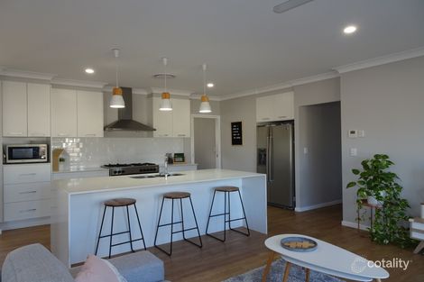 Property photo of 7 Wakefield Crescent Kensington Grove QLD 4341