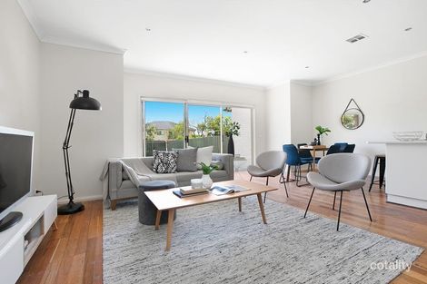 Property photo of 2/36 Wattlebird Crescent Reservoir VIC 3073