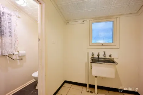 Property photo of 28 Phillips Street Whyalla Stuart SA 5608