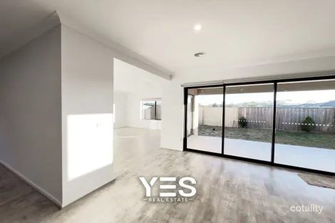 Property photo of 24 Rimple Way Beaconsfield VIC 3807