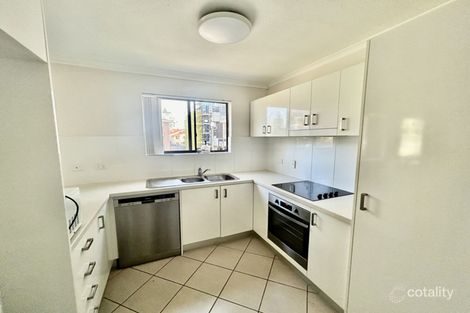 Property photo of 4/152 Surf Parade Broadbeach QLD 4218