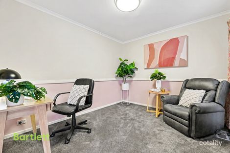Property photo of 32 Lawrence Drive Berwick VIC 3806