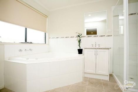 Property photo of 20 Jacaranda Way Pakenham VIC 3810
