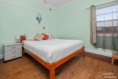 Property photo of 4 York Crescent Belmont North NSW 2280
