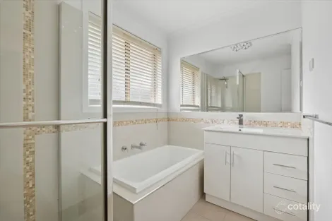 Property photo of 2/16 Linlithgow Court Narre Warren VIC 3805