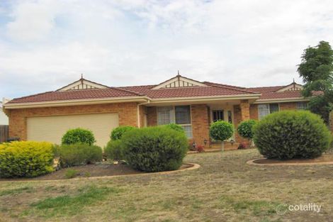 11 Newell Cl, Taylors Lakes, VIC 3038