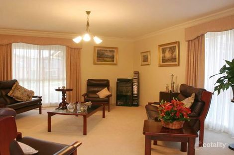 Property photo of 28 Nightingale Crescent Berwick VIC 3806