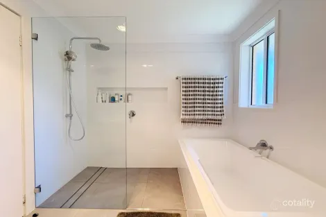 Property photo of 28 Hempstalk Crescent Kariong NSW 2250