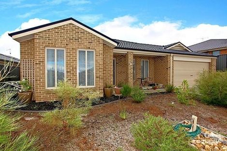 Property photo of 8 Adrian Drive Pakenham VIC 3810