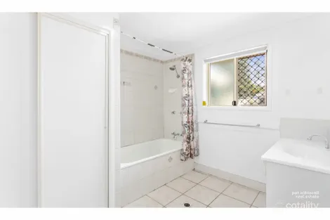 Property photo of 11 Landerer Close Gracemere QLD 4702