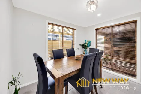 Property photo of 33 Viola Avenue Pakenham VIC 3810