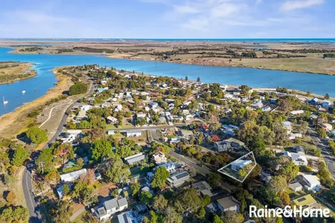 Property photo of 18 Lakeside Avenue Clayton Bay SA 5256