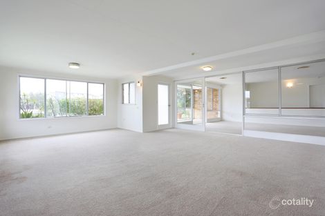 Property photo of 39 Vaggelas Crescent Biggera Waters QLD 4216