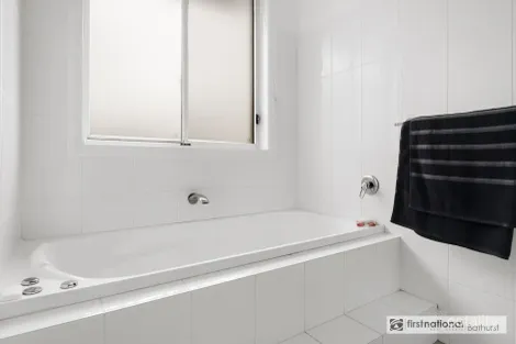 Property photo of 7 Billabong Close Kelso NSW 2795