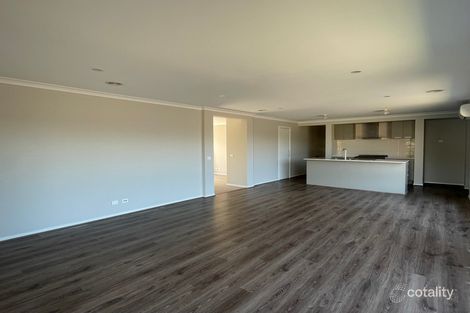Property photo of 19 Appleporch Way Drouin VIC 3818