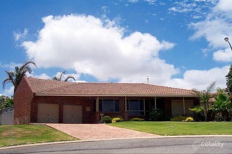 8 Osprey Cl, Halls Head, WA 6210