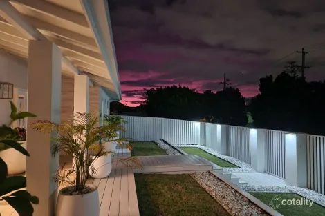 Property photo of 44 Merrimac Boulevard Broadbeach Waters QLD 4218