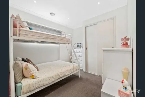 Property photo of 2 Aubisque Close Fraser Rise VIC 3336