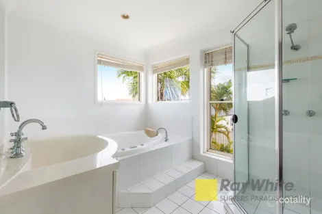 Property photo of 6 Ulrike Way Benowa QLD 4217