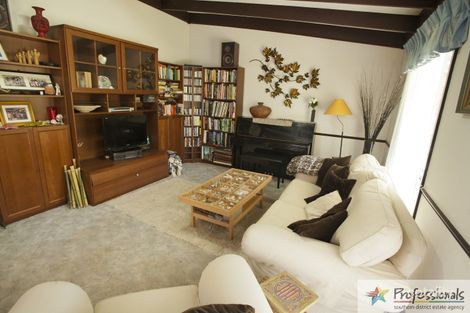 Property photo of 4 McKenna Mews Leschenault WA 6233