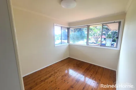 Property photo of 10 Manam Place Glenfield NSW 2167