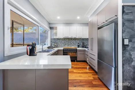 Property photo of 18 Nichols Parade Mount Riverview NSW 2774