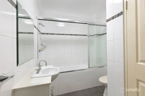 Property photo of 18/8-10 Shackel Avenue Brookvale NSW 2100