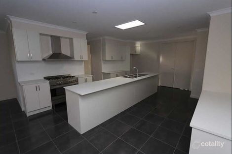 Property photo of 21 Fairwater Drive Point Cook VIC 3030