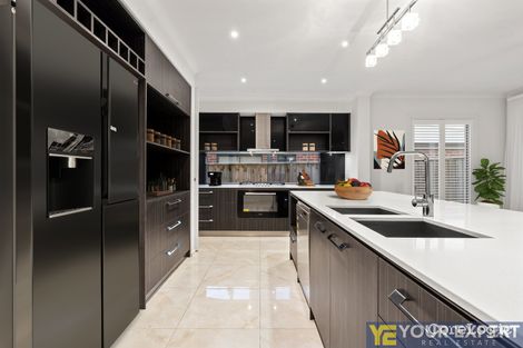 Property photo of 10 Nutmeg Close Berwick VIC 3806