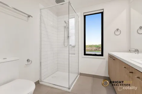 Property photo of 5 Talmalmo Lane Clyde North VIC 3978