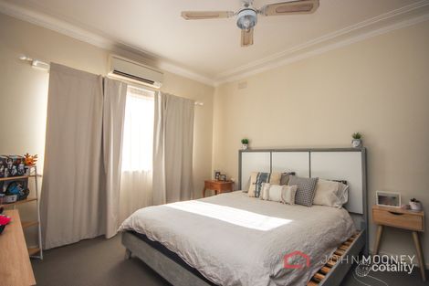 Property photo of 34 Ceduna Street Mount Austin NSW 2650