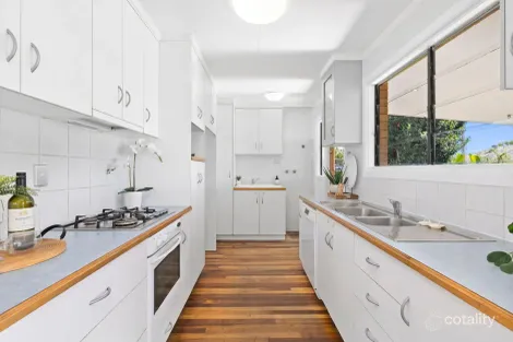 Property photo of 18 Amoria Street Mansfield QLD 4122