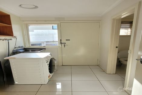 Property photo of 2/102 Windsor Crescent Surrey Hills VIC 3127