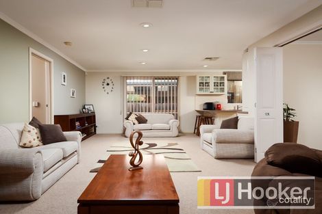Property photo of 10 Hollydale Close Berwick VIC 3806