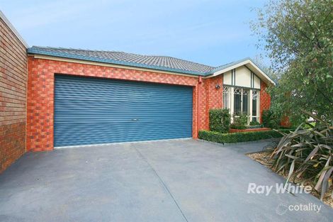 9 Foxwood Dr, Cranbourne East, VIC 3977