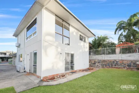 Property photo of 26 Dolphin Crescent Taranganba QLD 4703