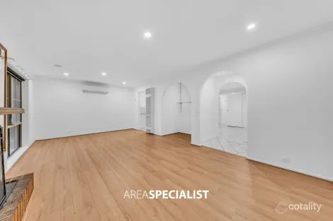 Property photo of 10 Sturt Court Cranbourne North VIC 3977