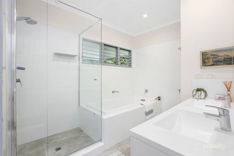 Property photo of 5 Lake Weyba Drive Noosaville QLD 4566