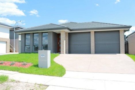 Property photo of 25 Oriri Avenue Glenmore Park NSW 2745