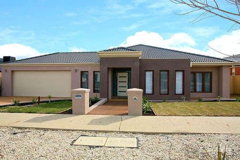 23 Clementson Dr, Caroline Springs, VIC 3023