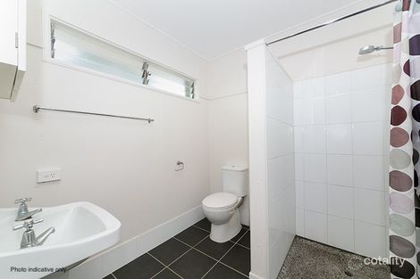 Property photo of 2/33 Yuletide Street Holland Park West QLD 4121