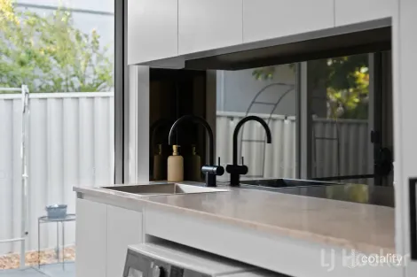 Property photo of 17 Ironbark Circuit Jerrabomberra NSW 2619